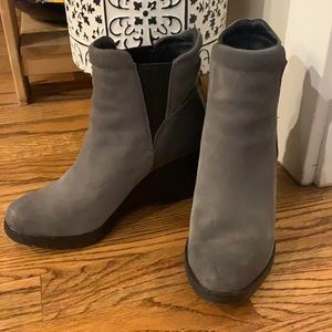 Grey sorel Joan of Arctic wedges